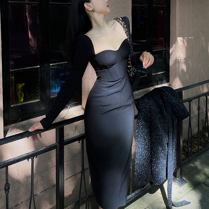XIAOLI, black square collar, long-sleeved dress in autumn and winter 2021, Hepburn style thin skirt