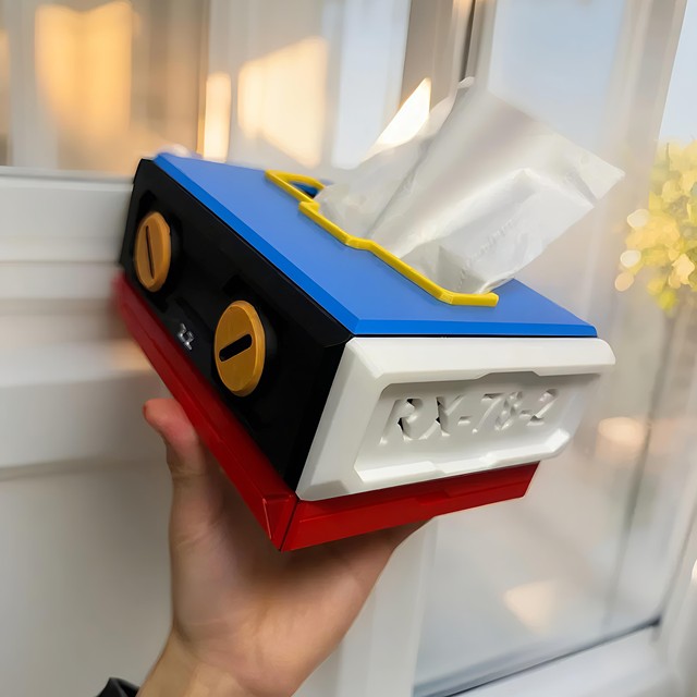 Original Gundam Tissue Box, Mobile Suit-Themed Tissue Box, Creative Multifunctional Storage and Decoration, Phone Stand