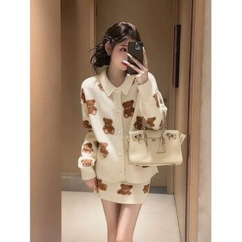 Autumn and Winter White Cartoon Bear Jacquard Sweater Set for Women, New Knitted Top and Skirt Two-Piece Set
