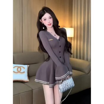 Korean-Style V-Neck Bell-Sleeve Knitted Long-Sleeve Dress for Women, New Autumn Niche Design, Waist-Cinching, Slimming, Hot Girl Short Dress