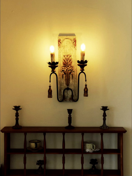 French-Style Vintage Carved Wall Lamp, American Country-Style Distressed Solid Wood Wall Lamp, Bedroom Bedside Corridor Decoration Double Candle Lamp