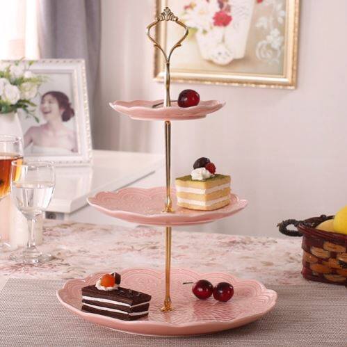 Dessert shelf placing table in English style Lower afternoon tea refreshment shelves Trays Three Layers Of Pastry Dish tray Dish Cutlery Multilayer