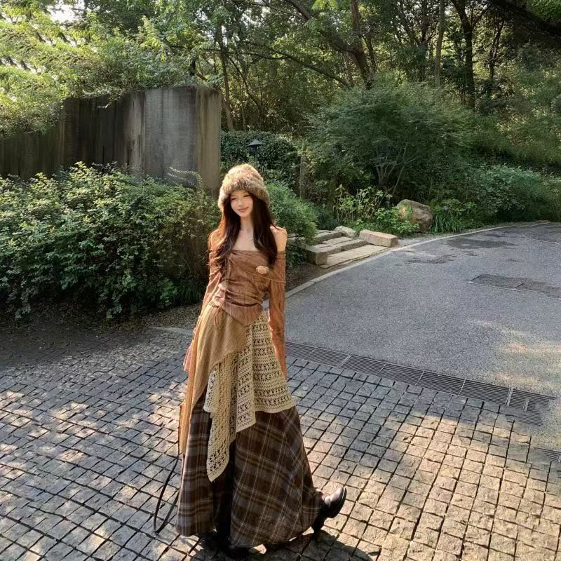 Wasteland Style Bohemian Yunnan Travel Outfit for Women, Spring and Summer, Melard Off-Shoulder Top, Lace Skirt