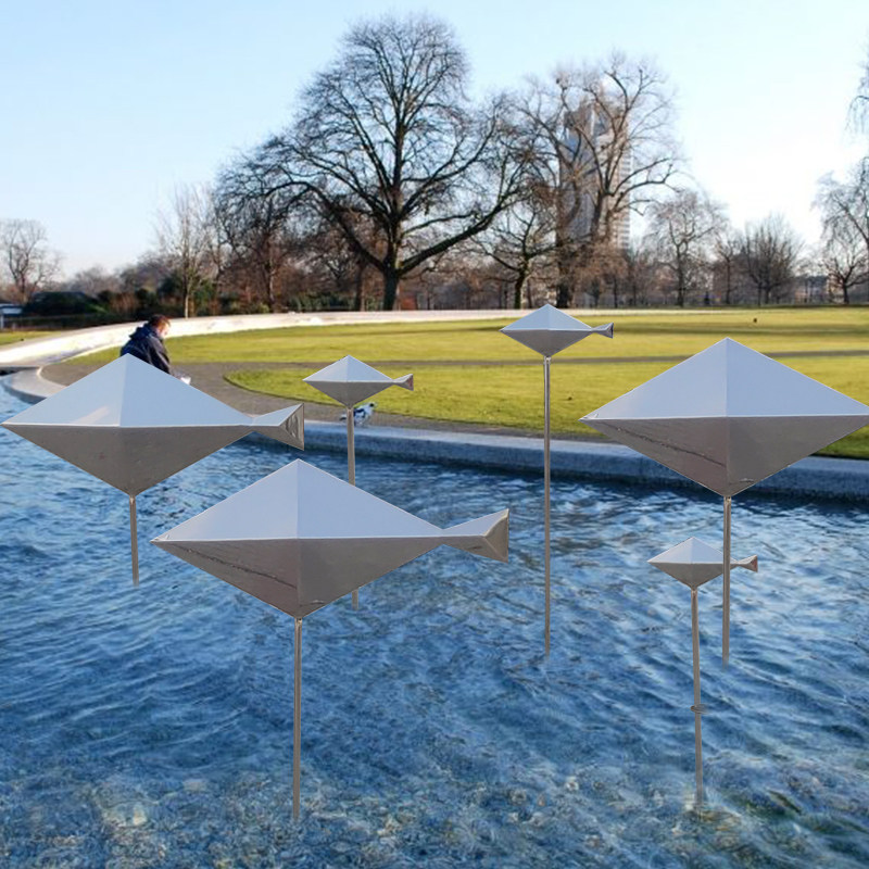 New Chinese Courtyard Landscape Outdoor Flowing Water Fish Pool Water System Building View Garden Stainless Steel Rhomboid Mirror Fish Decoration