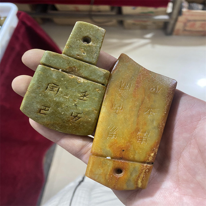 Sapphire jade axe jade axe antique collectibles Qin color Xiuyu axe antique Hongshan culture old bag pulp jade axe