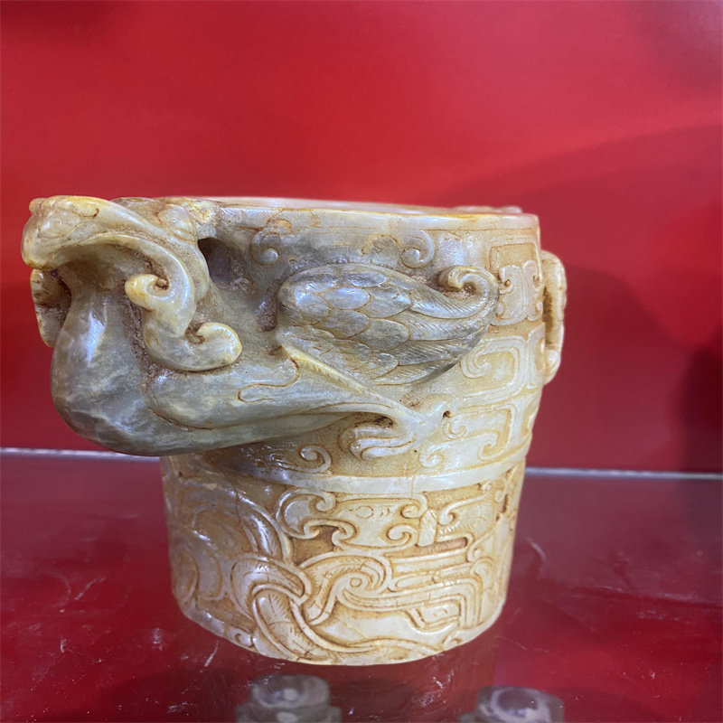 Han Dynasty Hetian white jade old jade handle piece dragon horn cup antique flying beast chi dragon phoenix jade cup ornament jade beast horn cup