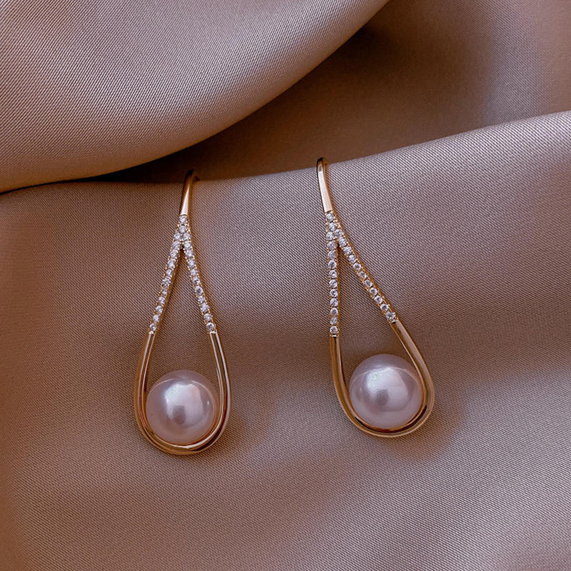 Pearl Earrings Woman 2022 New Tide Long Version Temperament Superior Atmospheric Design Sensation Light Extravagant version of the style ear decoration