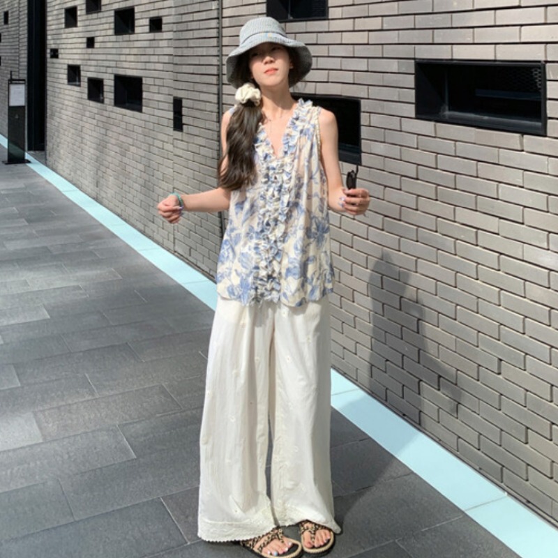 Maternity Set: Tencel Linen Sleeveless Floral Top with Heavy Lace Trim and Wide-Leg Pants, New Summer Two-Piece Trendy Set