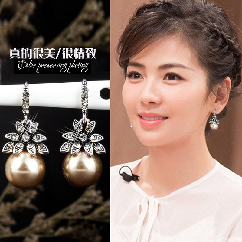 South Korea Retro Pearl Earrings 2022 New Tide Pure Silver Temperament Senior Feel Light Extravagant and Short Eardrops Daughter
