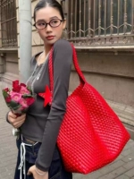 Красный, плетеный, большой