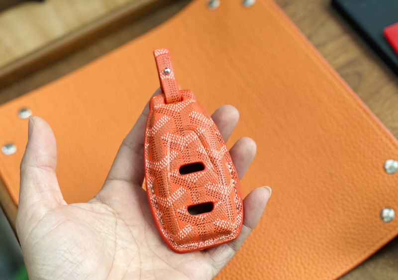 Suitable for the New Astonmartin Dbx Crystal Key Cover, Handmade with Button Embossing