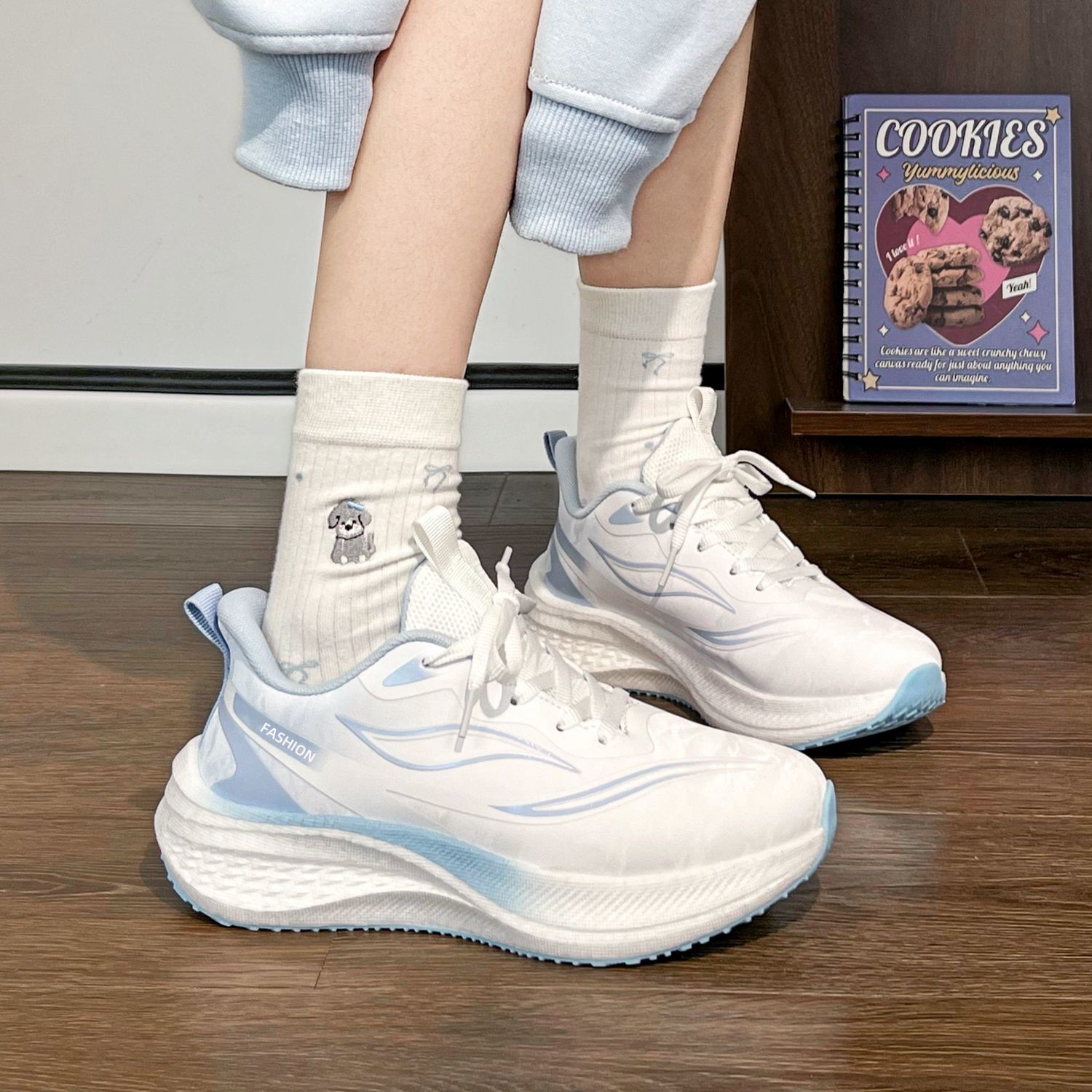 Special Shoes for the High School Entrance Examination for Women 2026 Autumn and Winter New Ultra-Light Non-Slip Sports Shoes for Students Wear-Resistant Shock-Absorbing Running Shoes