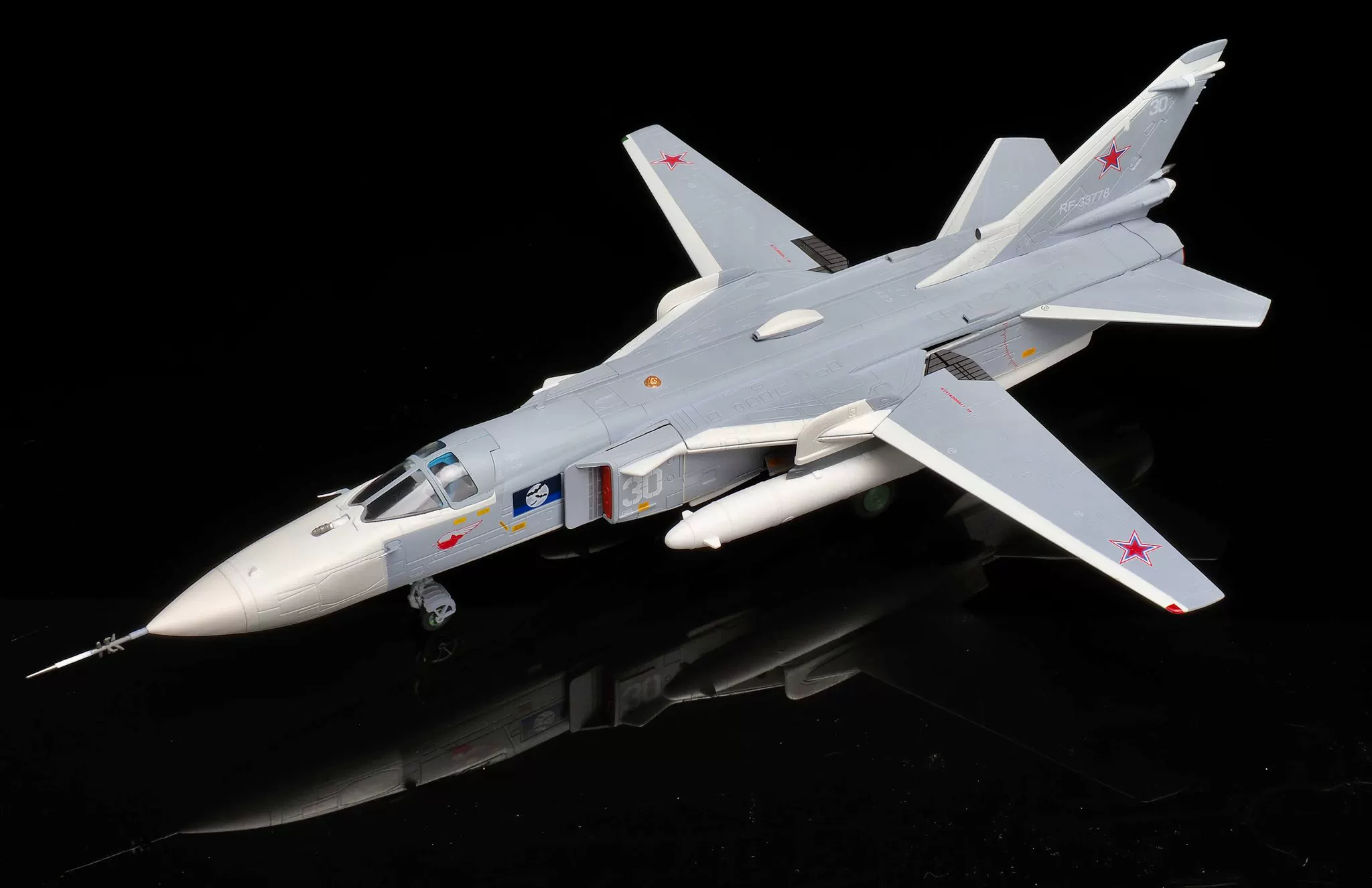 Calibre Wings [1/72 俄罗斯空军SU-24MR战机合金成品模型CA722411]