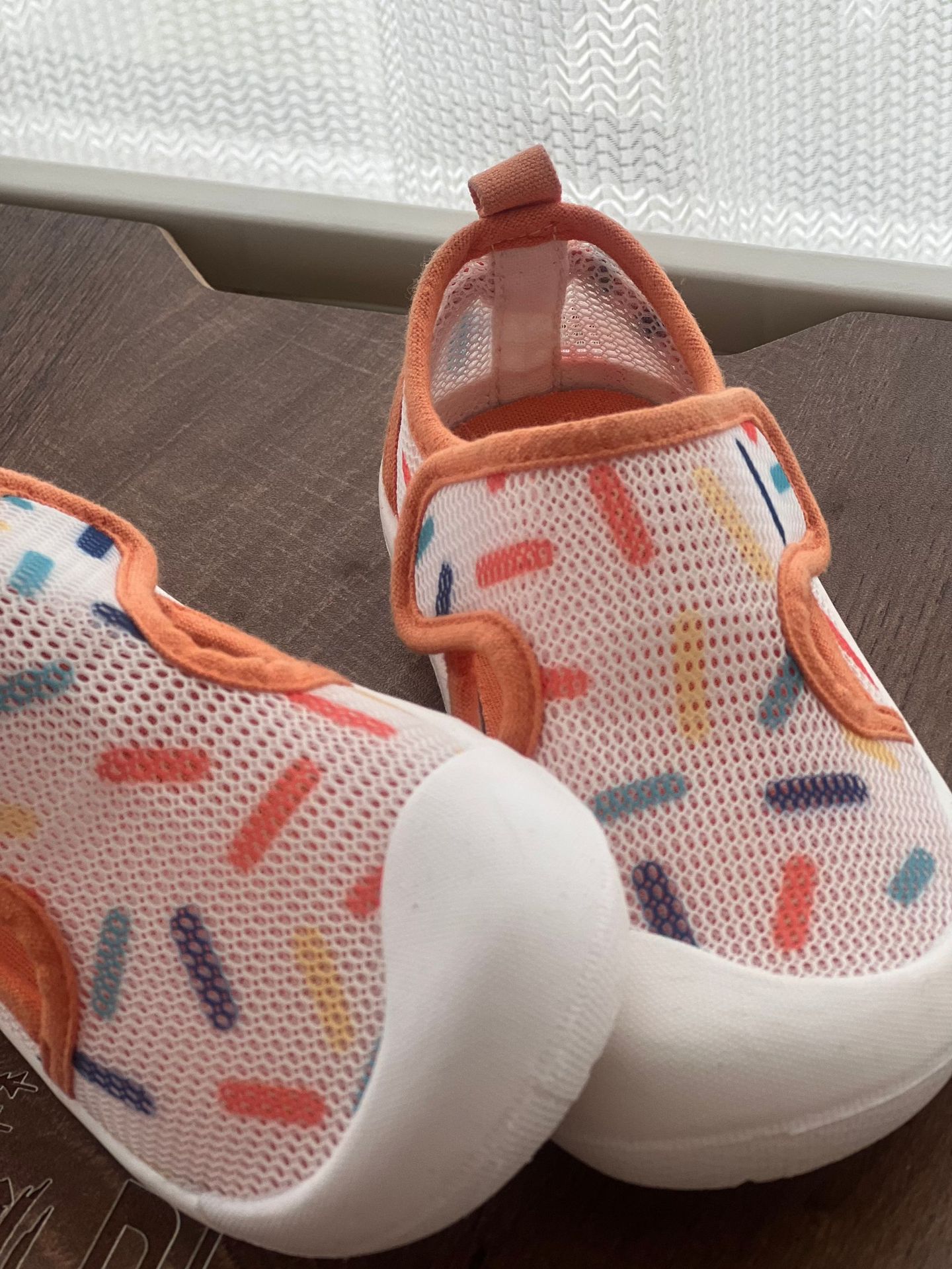 Kindergarten Indoor Shoes for Girls 2026 New Breathable Low-Top Soft-Soled Non-Slip Versatile Magic Tape White Shoes — 33