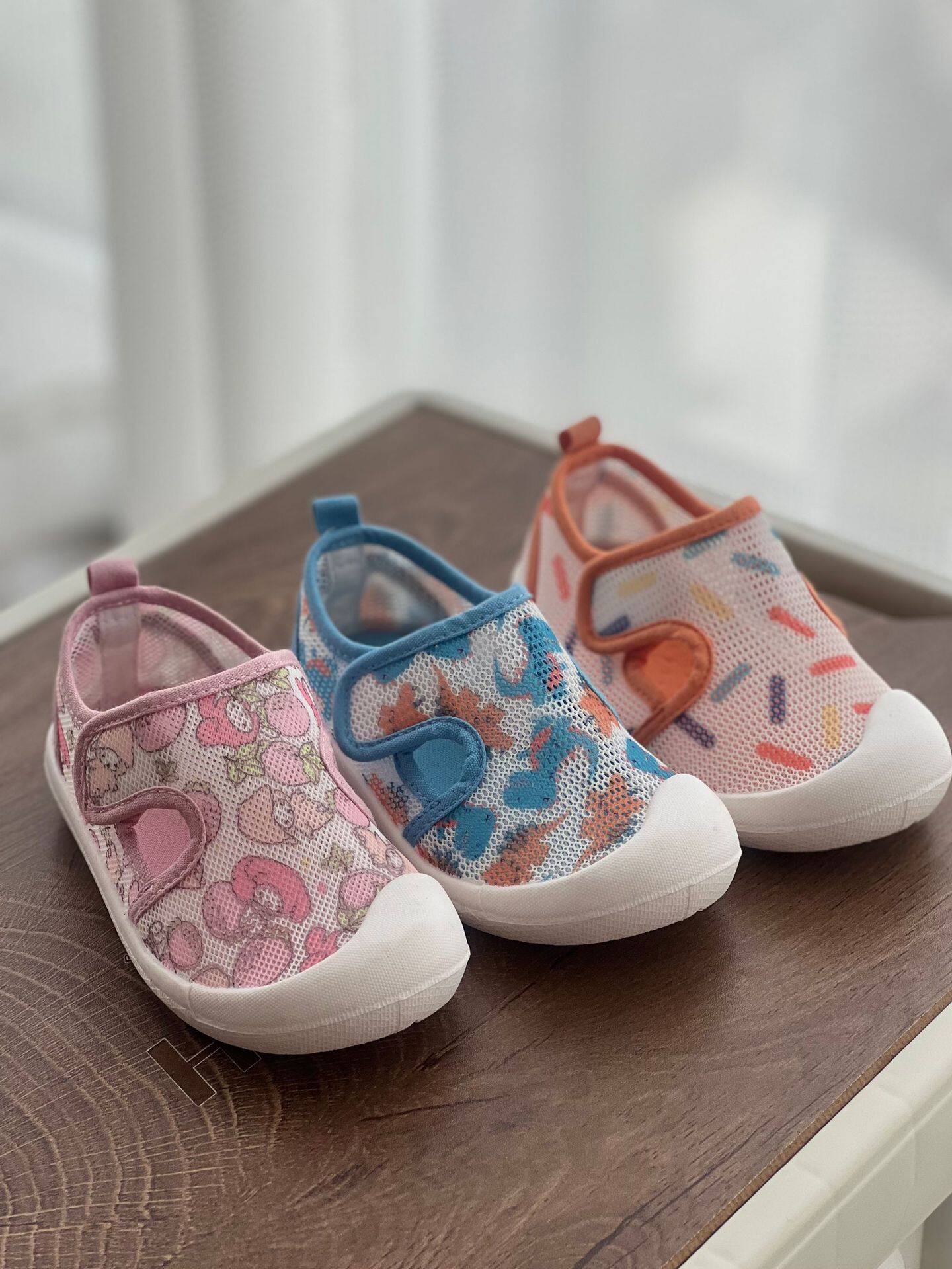 Kindergarten Indoor Shoes for Girls 2026 New Breathable Low-Top Soft-Soled Non-Slip Versatile Magic Tape White Shoes — 28