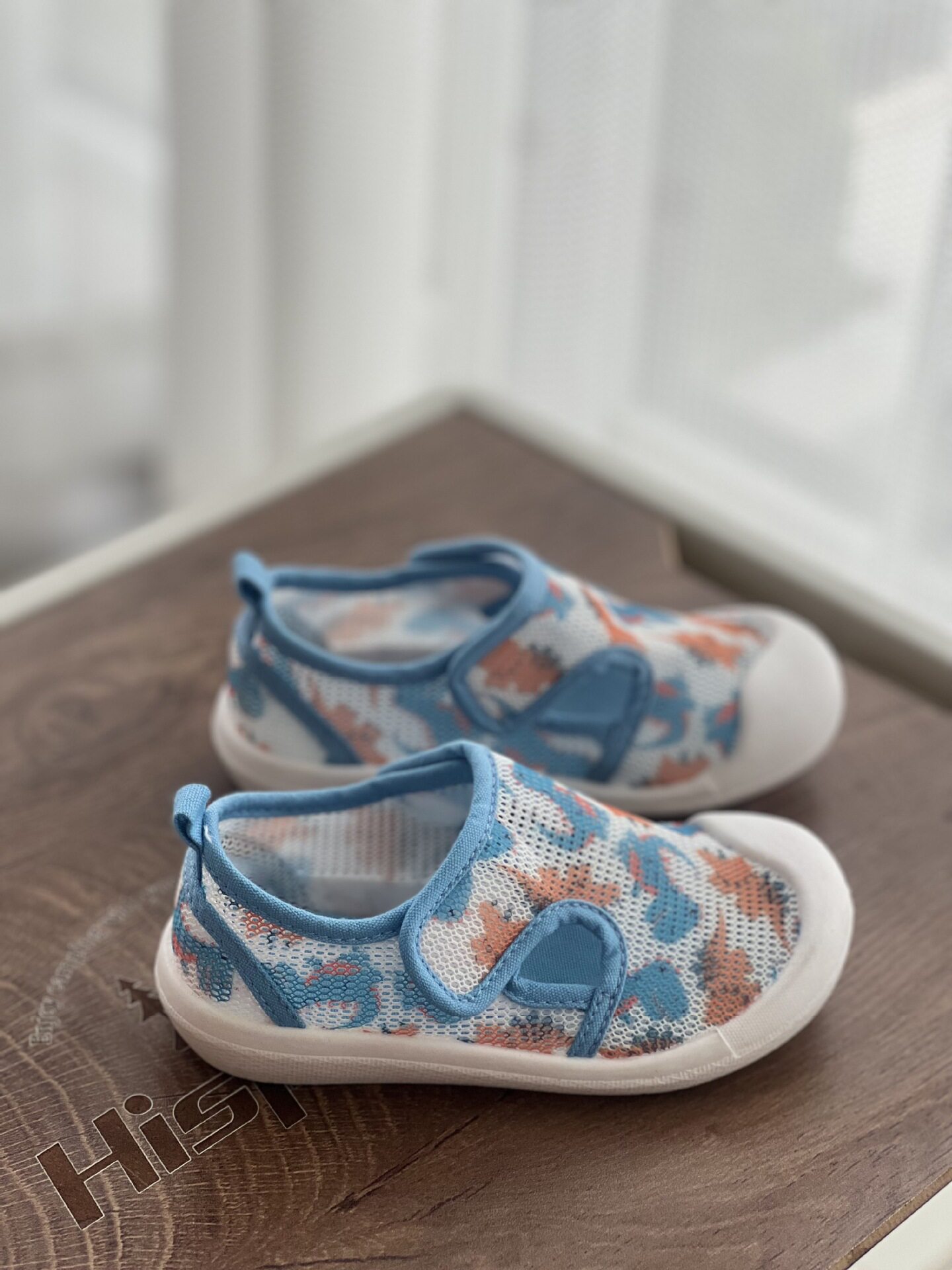 Kindergarten Indoor Shoes for Girls 2026 New Breathable Low-Top Soft-Soled Non-Slip Versatile Magic Tape White Shoes — 38