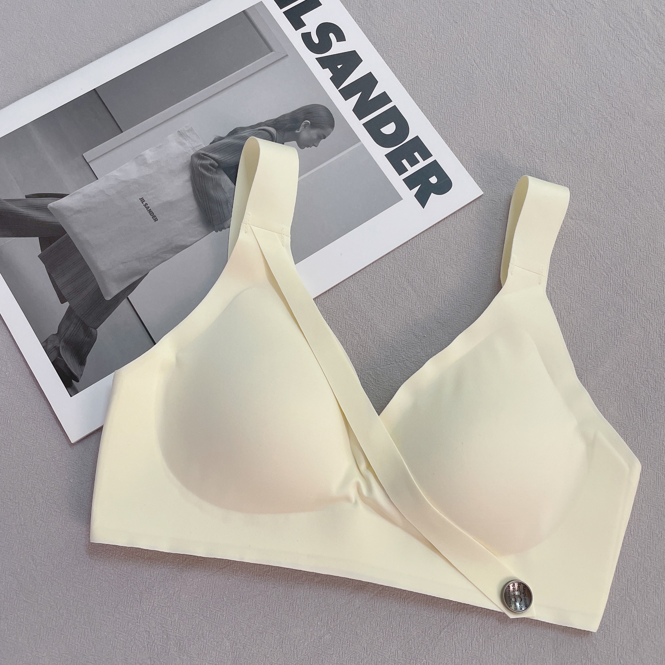 No Marks Underwear women's thin section Summer small breasts Poly Breast-proof Drooping Sport Big Chest Display Small Text Bra