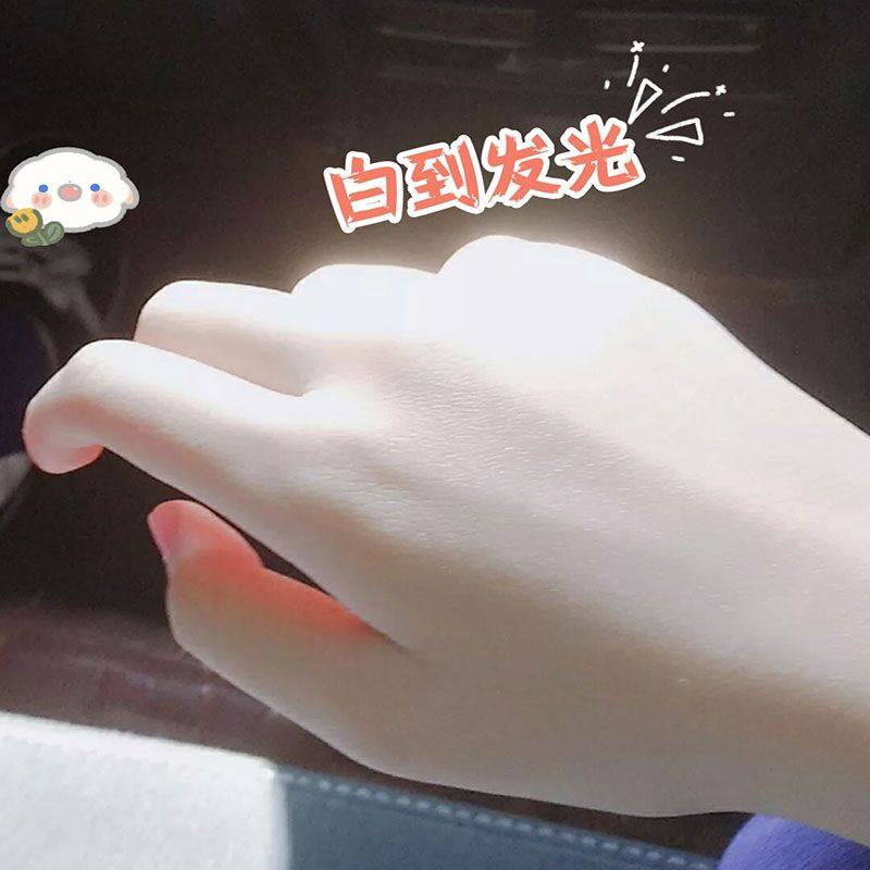 Get rid of the dark (grandma's hand becomes a girl's hand) Also your tender hands Honey milk hand mask Buy 2 get 1 free