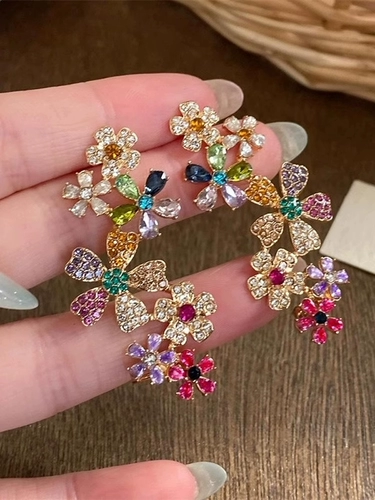 撞上彩虹！撞色花朵配饰轻奢高级感饰品小众设计百搭装饰拎环耳饰