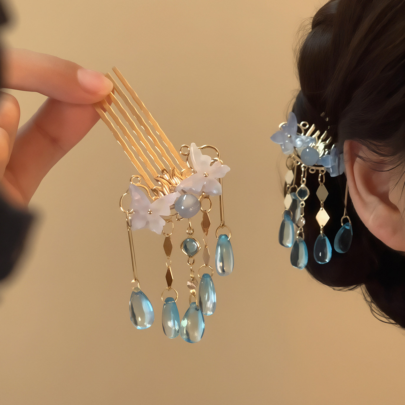 What a beautiful translucent blue! A modern Chinese style blue butterfly tassel comb, perfect for qipao or Hanfu, and a travel hairpin.