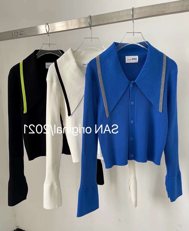 High-End Elegant Klein Blue Large Lapel Single-Breasted Knitted Cardigan for Women, Autumn and Winter Color-Blocked Sweater Jacket, Short Style