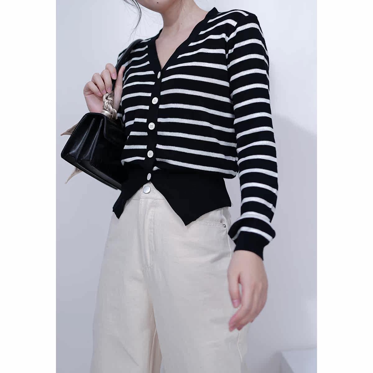 Sister Hu black and white striped V-neck knitted cardigan women's autumn and winter Korean style small fragrance style thin sweater jacket