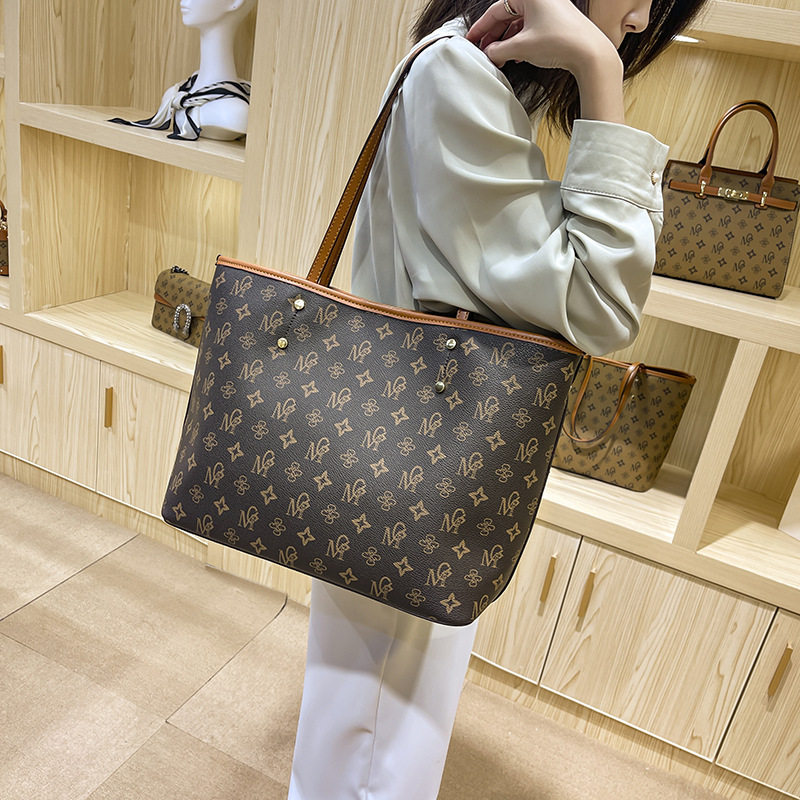 Light luxury large bag large capacity tote bag women's 2022 new trendy high-end shoulder bag niche design handbag