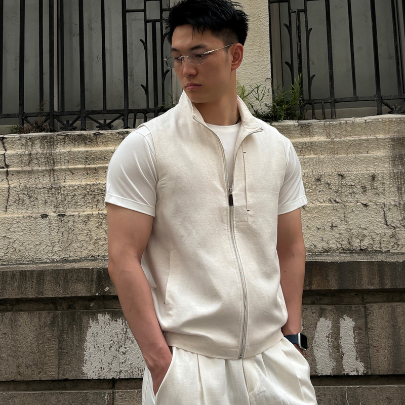 It Ins Trendy Brand Italian Minimalist Linen Stand-Up Collar Zipper Vest Men's Summer Relaxed Lyocell Sleeveless Jacket It Ins Trendy Brand Italian Minimalist Linen Stand-Up Collar Zipper Vest Men's Summer Relaxed Lyocell Sleeveless Jacket