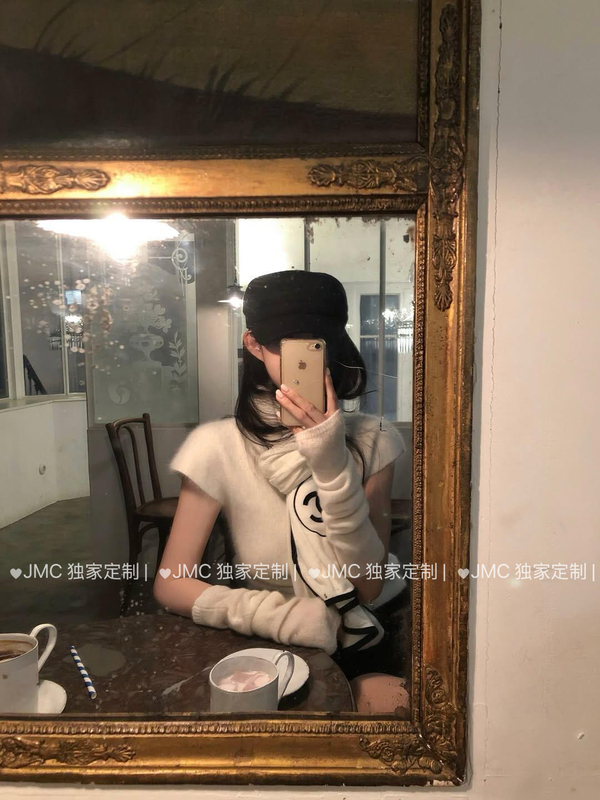Korean Style Young Lady's Atmospheric Wool-Blend Top for Women, Winter High-End Christmas Outfit, Short Sleeve Sweater Korean Style Young Lady's Atmospheric Wool-Blend Top for Women, Winter High-End Christmas Outfit, Short Sleeve Sweater
