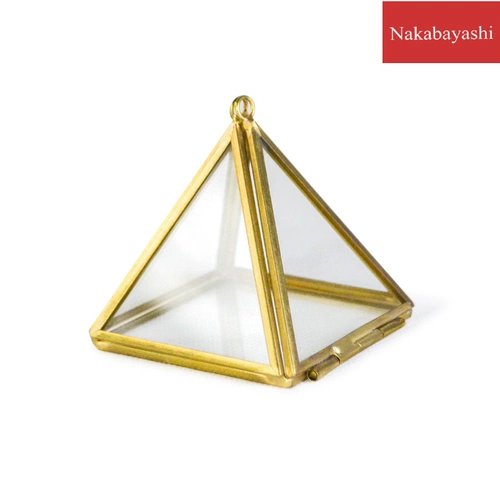 Маленькая ретро стеклянная пирамида для выращивания растений