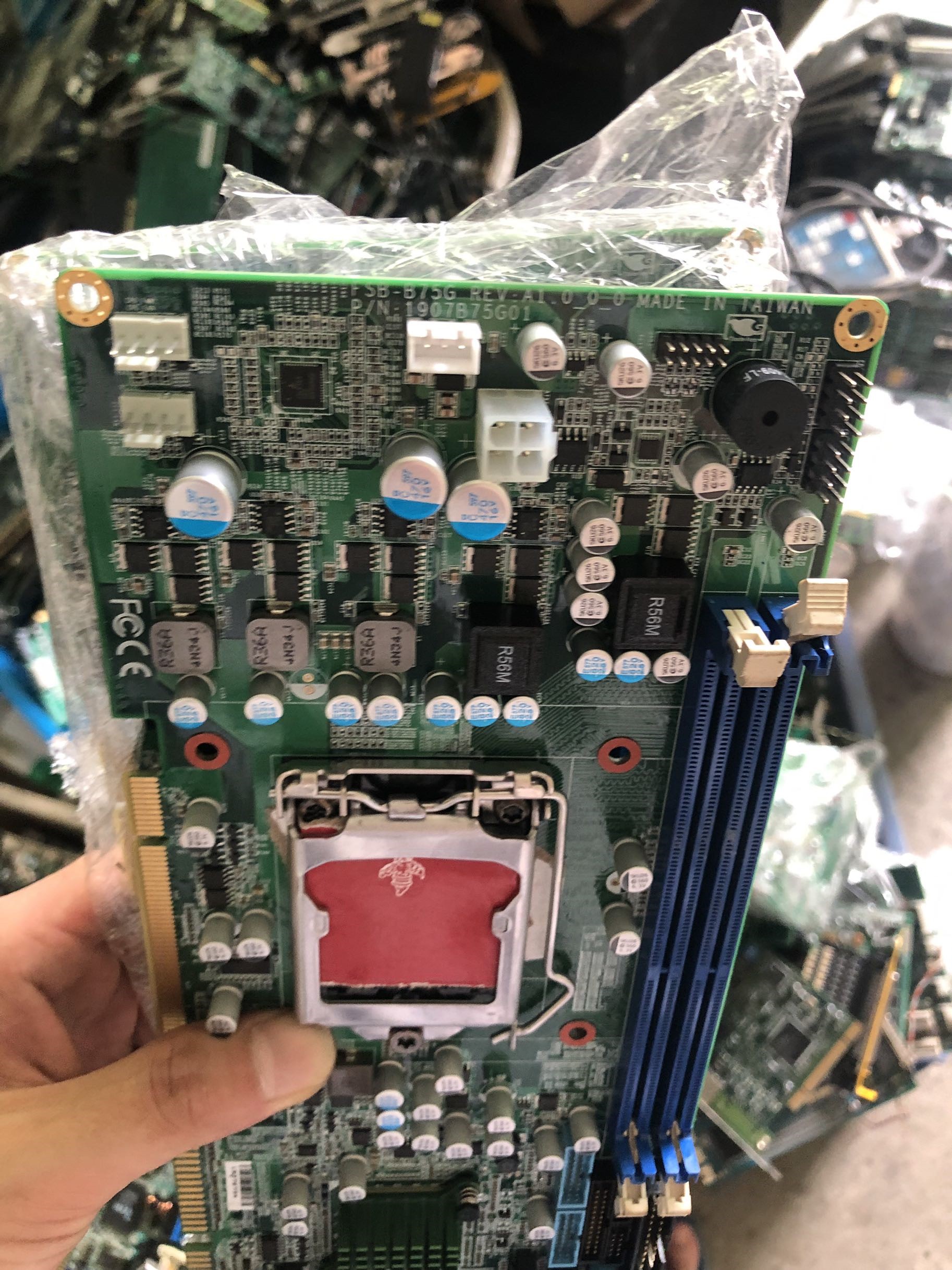 Yan YangWork control FSB-B75G REV:A1 Optional matching CPU memory test well