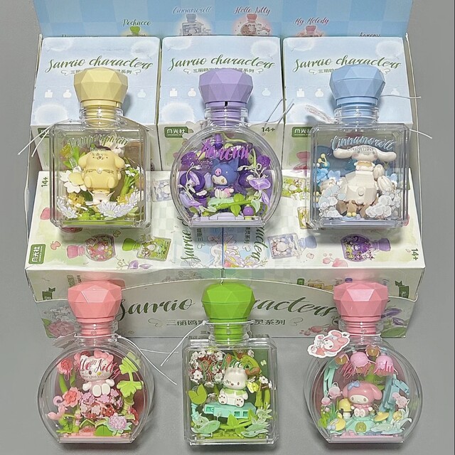Moonlight Society Fun High Building Blocks Sanrio DIY Perfume Bottle Big-eared Dog Hello Kitty Flower Love Elf Blind Box