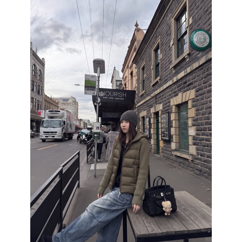 Kolanji Winter Essential: Lightweight, Zero-Pressure Knitted Patchwork down Cotton Jacket for Women in Army Green for Winter