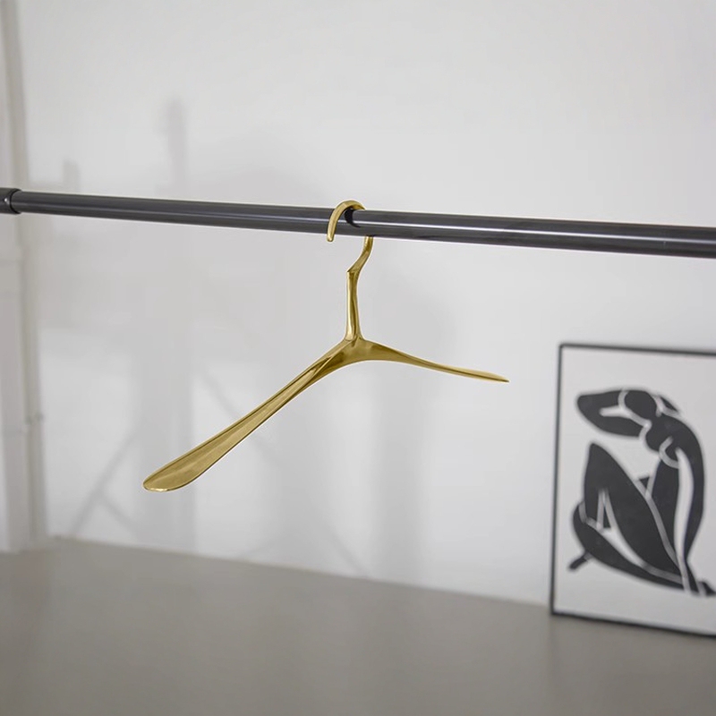 Retro Brass Clothes Hanger for Home Use, Non-Slip, Non-Marking, High-End Hanger for Clothing Stores, Dress and Skirt Storage Hanger