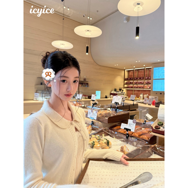 10.20 New Product Jenny's Gift White Flower Doll Collar Knitted Sweater Jacket Women's Autumn Long Sleeve Turn-Down Collar Top 10.20 New Product Jenny's Gift White Flower Doll Collar Knitted Sweater Jacket Women's Autumn Long Sleeve Turn-Down Collar Top