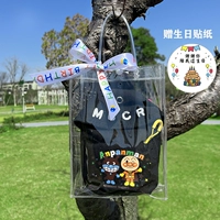 Рука в руке черная+прозрачная сумка для отправки бумажной ленты