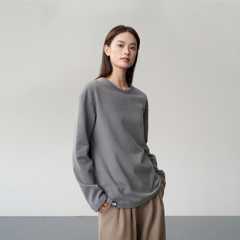 A Winter Long-Sleeved T-Shirt with Brushed Fleece Lining, Soft Combed Cotton, Suitable for Multiple Seasons as a Base Layer, Unisex Style