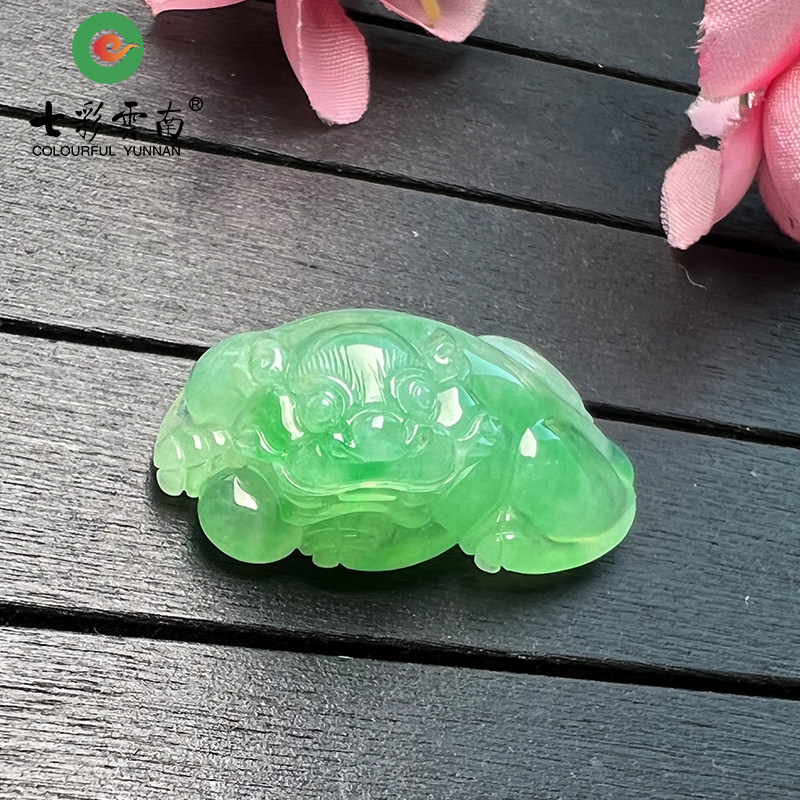 Color Yunnan Myanmar A cargo natural emerald with certificate ice green jark hanger