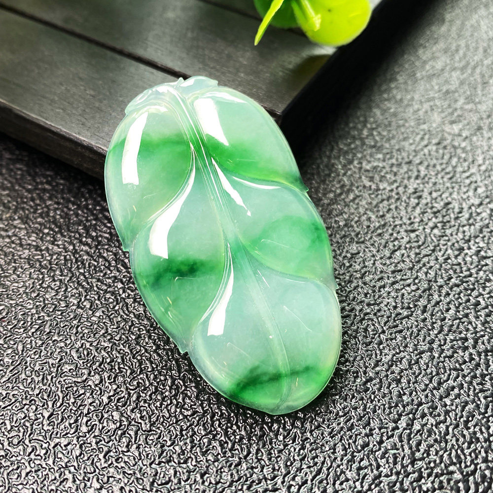 Colorful Yunnan and Burma A goods natural jade with certificate ice species with color and big leaves with success natural jade pendant
