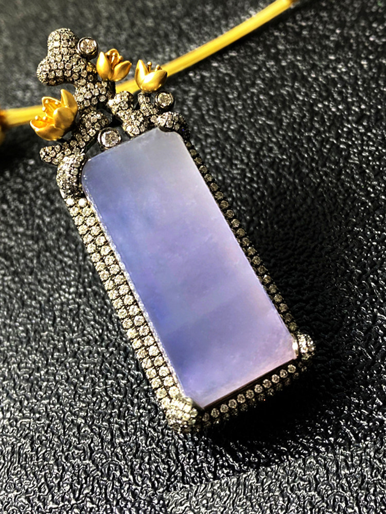 Colorful Yunnan Burma A goods natural jade belt certificate 18K gold inlaid violet safe and sound pendant