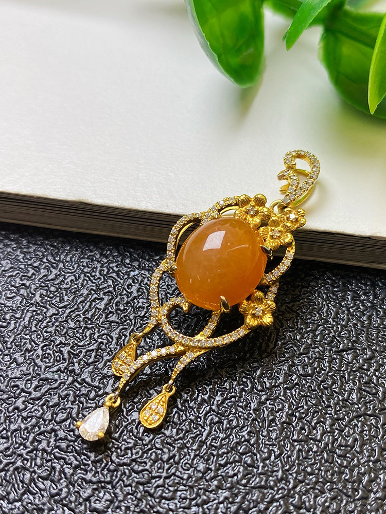 Color Yunnan Myanmar A - cargo natural emerald belt certificate 18K gold ice yellow emerald embedded pendant