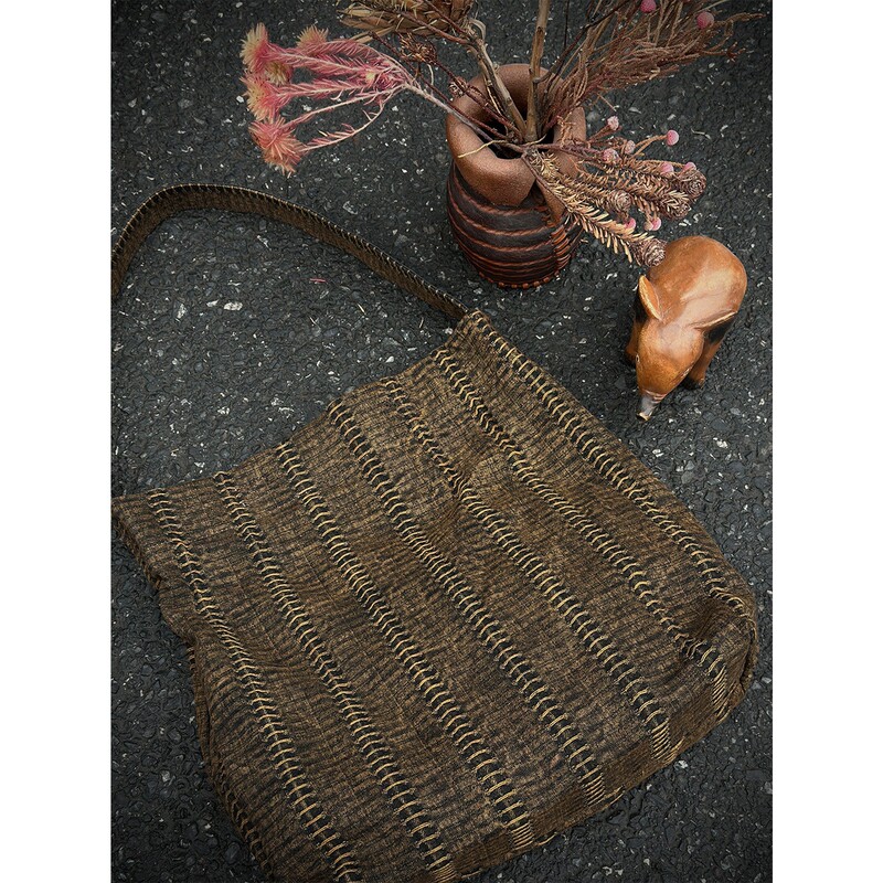 Crazy Zhang 26 Summer Style Personalized Cotton and Linen with Leather Jacquard Irregular Vintage Distressed Shoulder Bag # 8464-3 Crazy Zhang 26 Summer Style Personalized Cotton and Linen with Leather Jacquard Irregular Vintage Distressed Shoulder Bag # 8464-3