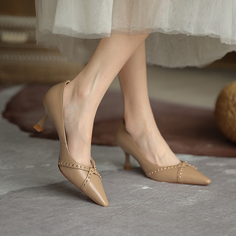 Rivet high heel heels 2022 Spring and autumn new style retro light mouth commuter women's shoes 100 hitch heel covered shoes