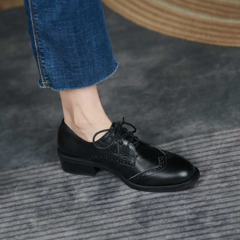 Small leather shoes Inn Lengfeng 2022 Spring autumn new leather retro plus suede Bloc 100 hitch and single shoes female