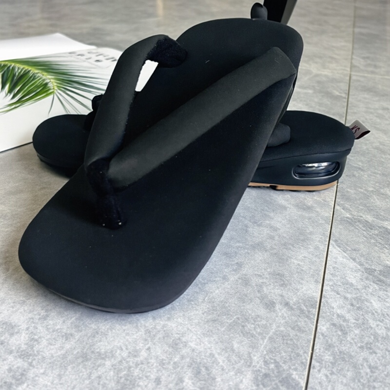 Goye~Unda Same Style Men's Flip-Flops Available in 6 Colors, Air-Cushioned Rubber Sole, Fashionable and Comfortable for Daily Use Goye~Unda Same Style Men's Flip-Flops Available in 6 Colors, Air-Cushioned Rubber Sole, Fashionable and Comfortable for Daily Use