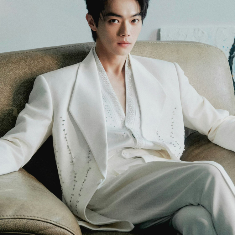 Xu Kai's Same Style Elegant White Suit Set for Men, Designer Handmade Diamond Embroidery High-End Blazer Jacket Trendy Xu Kai's Same Style Elegant White Suit Set for Men, Designer Handmade Diamond Embroidery High-End Blazer Jacket Trendy