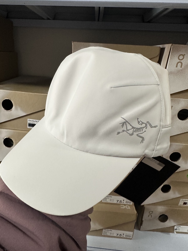 Arc'Teryx Calvus Cap Lightweight, Breathable, Sweat-Wicking, Quick-Drying Training Cap X6346, No Returns or Exchanges Arc'Teryx Calvus Cap Lightweight, Breathable, Sweat-Wicking, Quick-Drying Training Cap X6346, No Returns or Exchanges