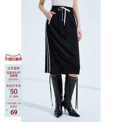 ochirly's American sporty style acetate high-waisted mid-length skirt for autumn is casual