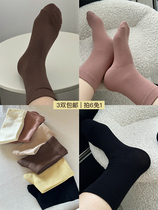 A pair of soft and caring combed cotton anti-pilling cotton mid-calf boneless socks SOSOWHITE