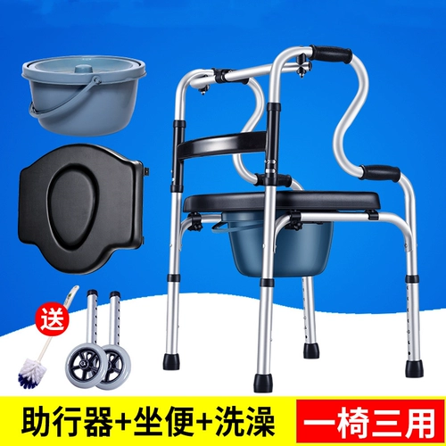 Пожилой специалист по инвалидности инвалидов, вспомогательной вспомогательной помощи по ходьбе с четырьмя поднятыми, обучения реабилитации,